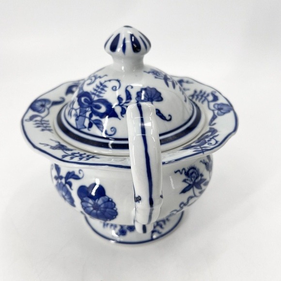 Vintage China Blue Onion for SEYMOUR MANN Covered Pedestal Bowl Dish - Picture 3 of 8